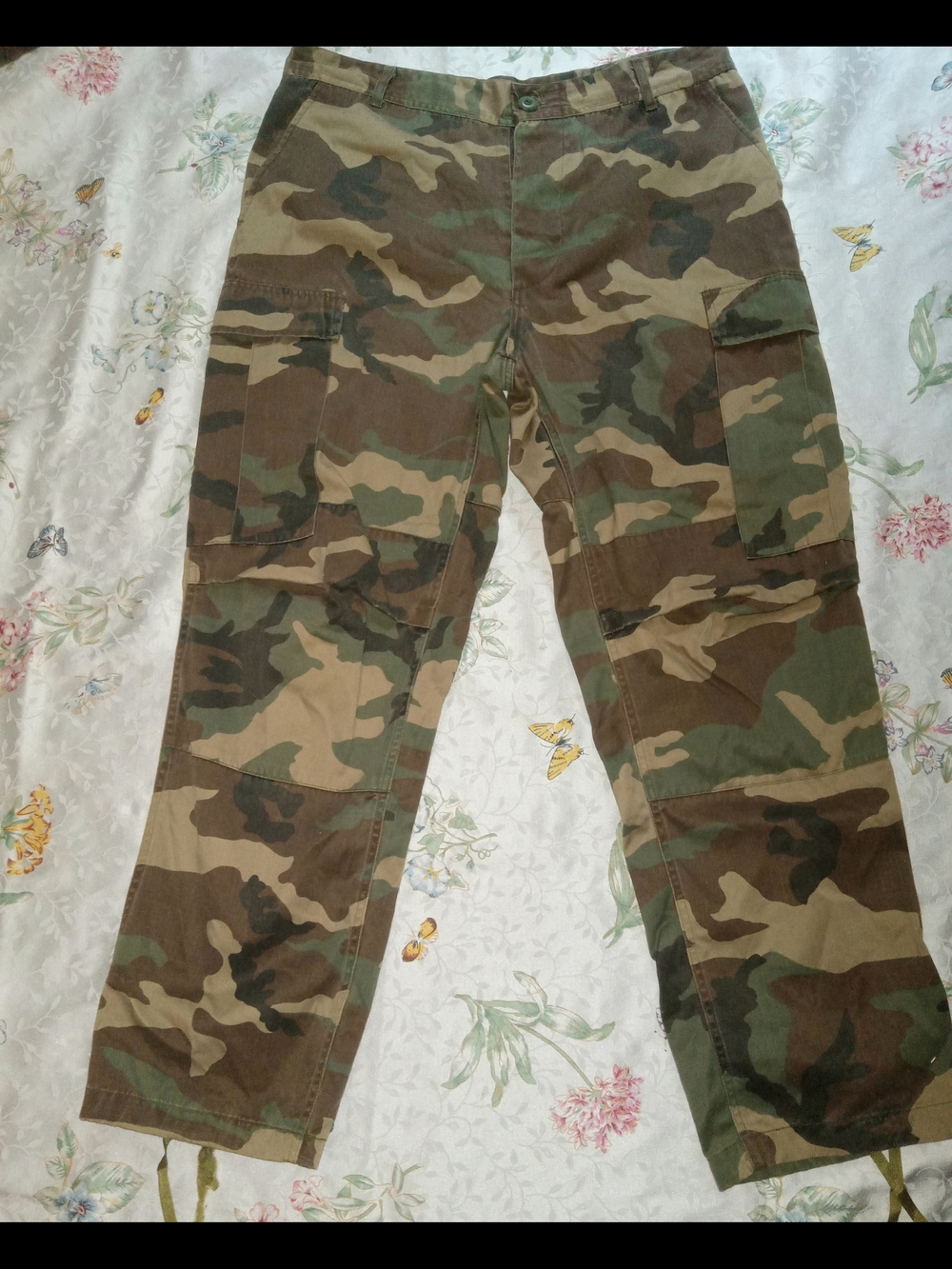 Men's Military Cargo Pants in Camouflage Green - Durable Outdoor Utility